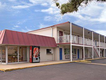 Belmont Inn And Suites Hampton Bagian luar foto