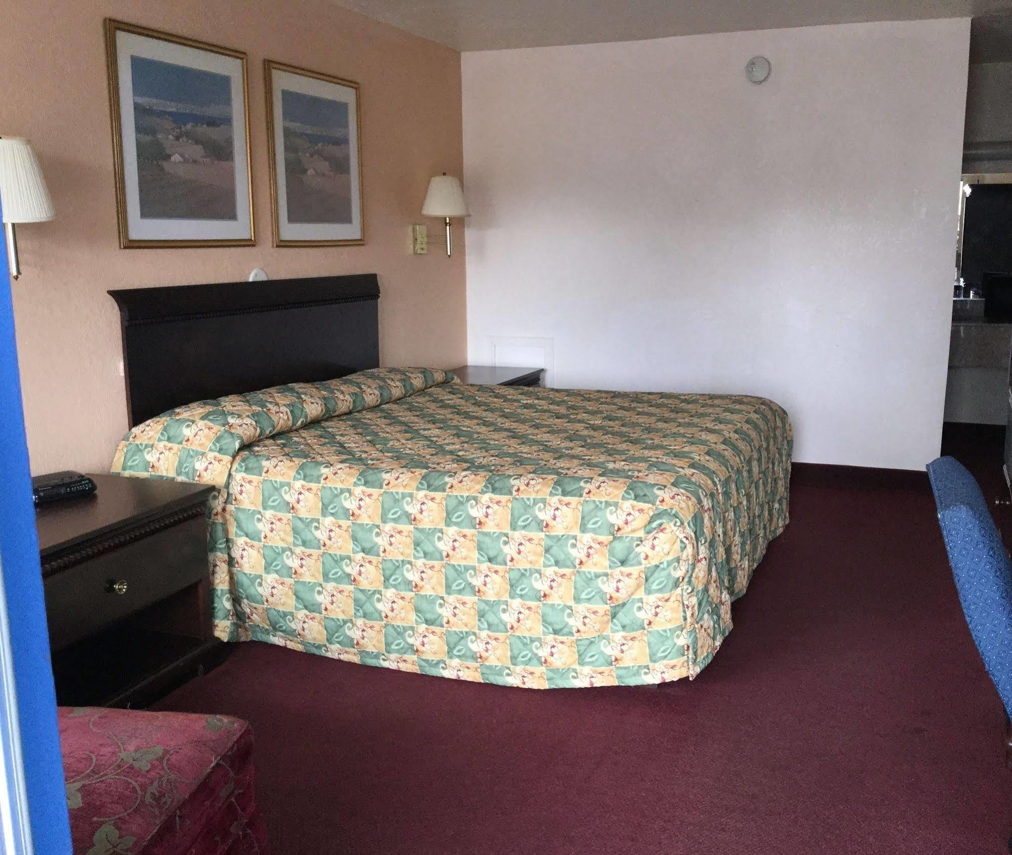 Belmont Inn And Suites Hampton Bagian luar foto